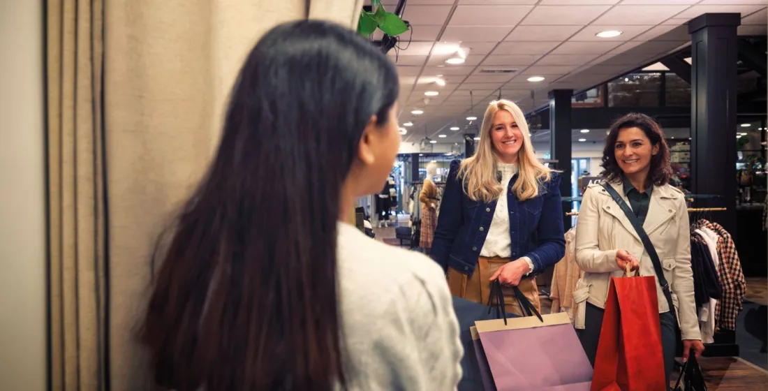 Mädels beim Shoppen in Enschede - Uit in Enschede